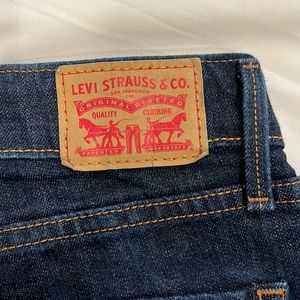 Levi’s 525 Perfect Waist Straight Jeans - size 2. Like new condition